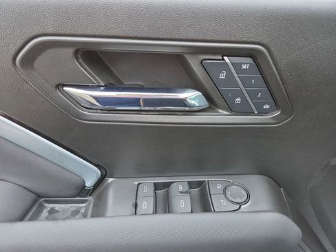 Used 2024 Chevrolet Colorado Z71 w/ Z71 Convenience Package 2 AWD/4WD image 19