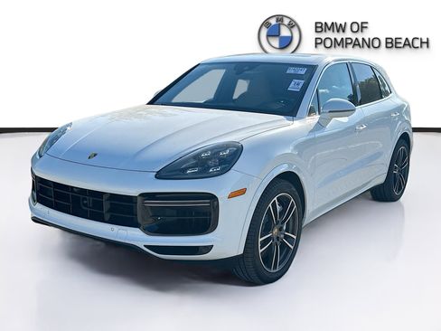 Used 2019 Porsche Cayenne Turbo image 3