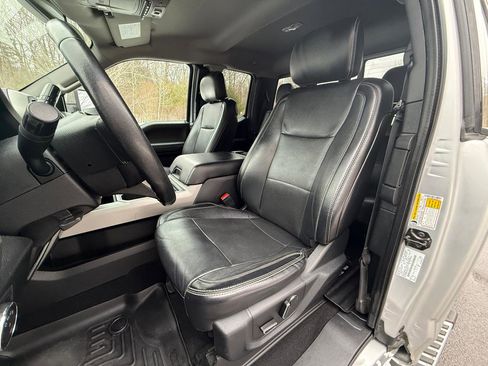 Used 2019 Ford F250 Lariat w/ Chrome Package image 14