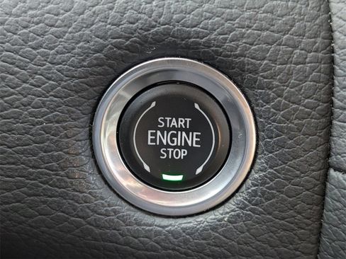 Used 2021 GMC Yukon Denali w/ Advanced Technology Package image 24