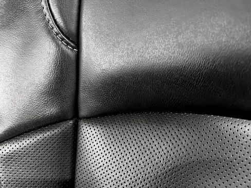 Used 2018 Buick Enclave Essence image 17