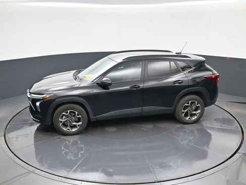 Used 2024 Chevrolet Trax LT w/ LT Convenience Package image 26