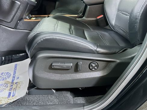 Used 2022 Honda CR-V Touring image 19