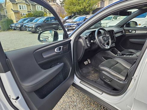 Used 2020 Volvo XC40 T5 R-Design w/ Protection Package image 21