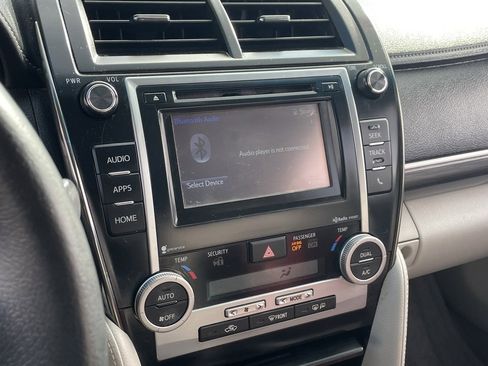 Used 2014 Toyota Camry XLE image 6