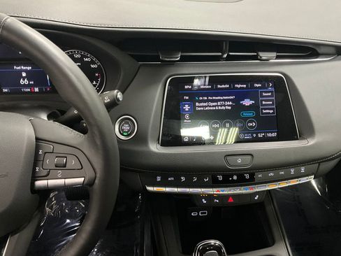 Used 2023 Cadillac XT4 Luxury w/ Cold Weather Package AWD/4WD image 7