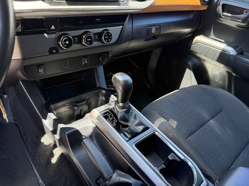 Used 2017 Toyota Tacoma SR5 w/ Tow Package RWD image 13