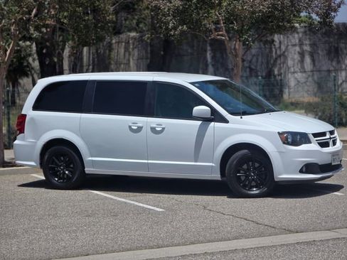 Used 2019 Dodge Grand Caravan GT FWD image 4