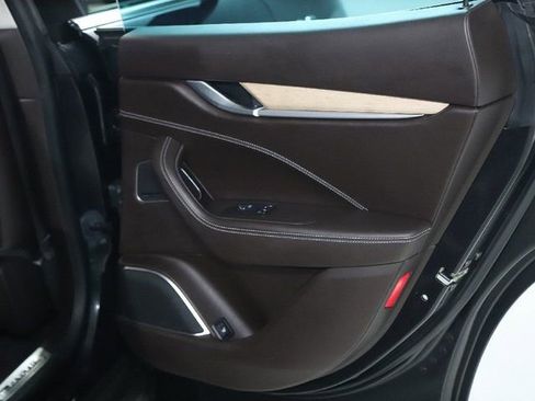 Used 2018 Maserati Levante S GranLusso image 32