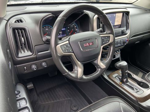 Used 2020 GMC Canyon Denali image 2