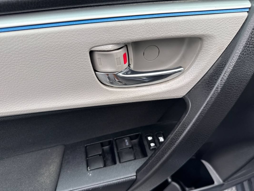 Used 2015 Toyota Corolla LE FWD image 15