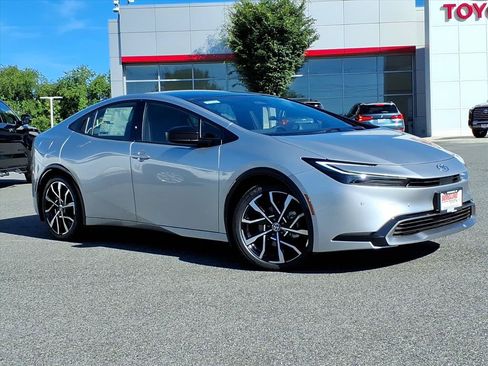 New 2026 Toyota Prius Plug-In Hybrid FWD image 2