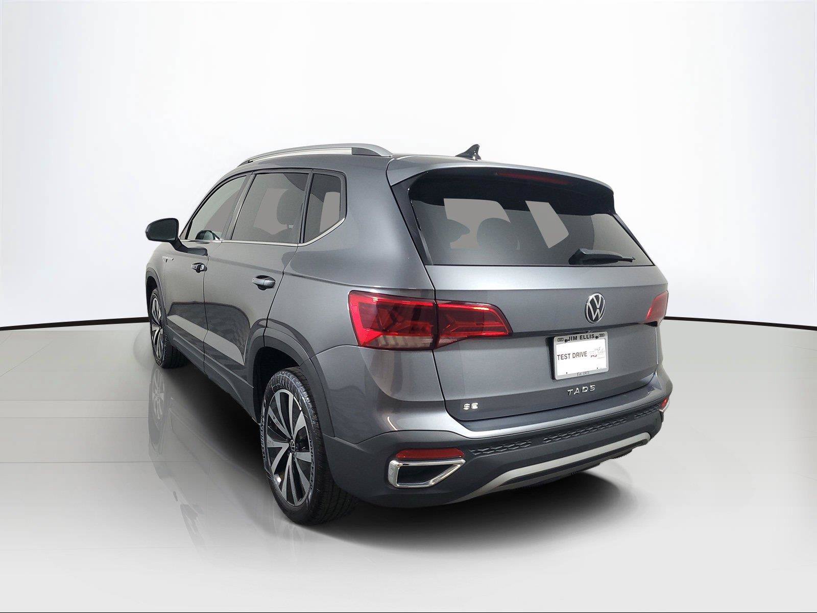 Used 2024 Volkswagen Taos SE FWD image 4
