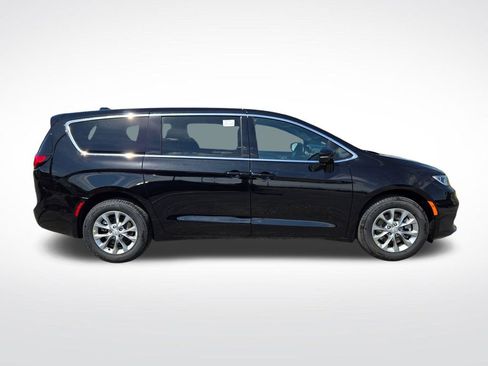 New 2026 Chrysler Pacifica Limited AWD/4WD image 2