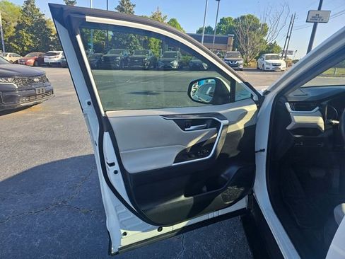 Used 2021 Toyota RAV4 XLE w/ Convenience Package FWD image 30