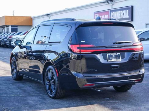 New 2026 Chrysler Pacifica Select FWD image 8