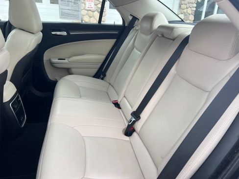 Used 2019 Chrysler 300 Touring L w/ Quick Order Package 22F AWD/4WD image 10