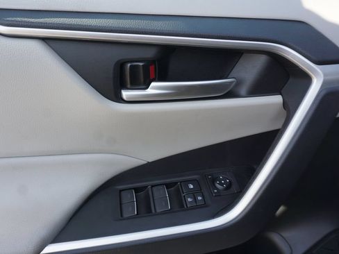 Used 2023 Toyota RAV4 XLE Premium FWD image 4
