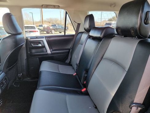 Used 2016 Toyota 4Runner SR5 Premium image 11