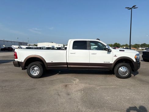 Used 2024 RAM 3500 Limited AWD/4WD image 9
