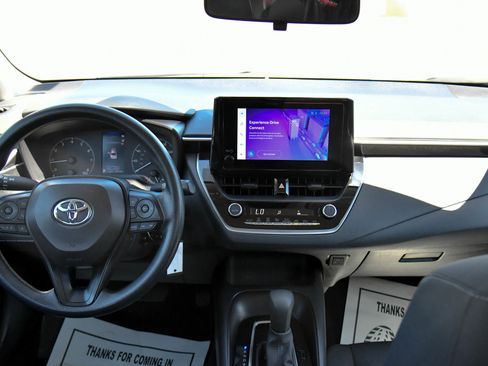 Used 2025 Toyota Corolla LE FWD image 35