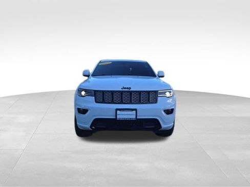 Used 2022 Jeep Grand Cherokee Laredo X AWD/4WD image 2
