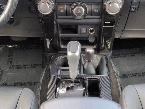 Certified 2024 Toyota 4Runner TRD Off-Road Premium w/ Moonroof Package AWD/4WD image 19