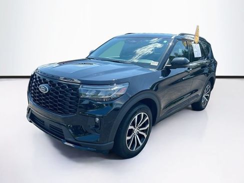 Certified 2025 Ford Explorer ST-Line AWD/4WD image 3