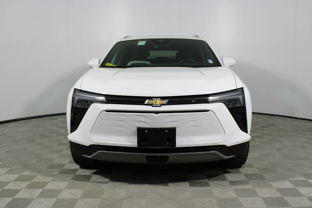 Used 2024 Chevrolet Blazer EV LT AWD/4WD image 2