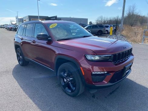 Used 2023 Jeep Grand Cherokee Limited w/ Luxury Tech Group II AWD/4WD image 3