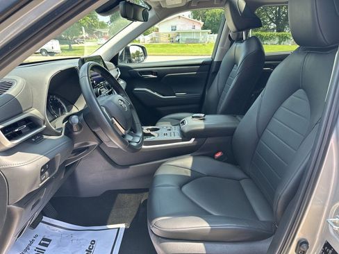 Used 2024 Toyota Highlander XLE image 21