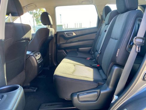 Used 2019 Nissan Pathfinder S image 17