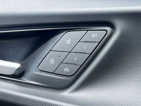 Used 2025 Chevrolet Equinox RS w/ Safety and Technology Package FWD image 18