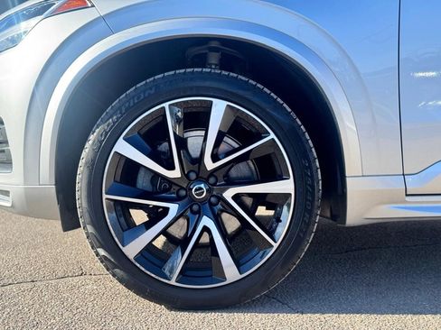 Used 2021 Volvo XC90 T6 Momentum w/ Climate Package image 10