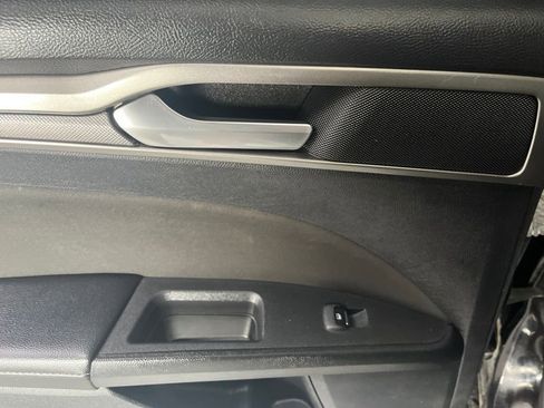 Used 2019 Ford Fusion SE FWD image 54