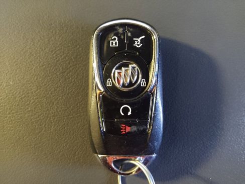 Used 2020 Buick Enclave Essence image 32