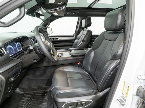 Used 2024 Jeep Wagoneer Series II image 17