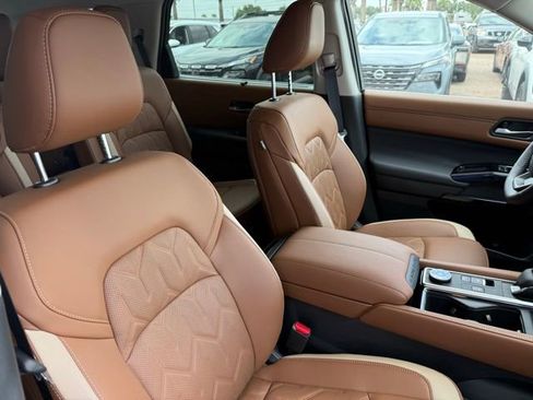 New 2026 Nissan Pathfinder Platinum AWD/4WD image 25
