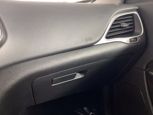 Used 2019 Jeep Cherokee Latitude Plus w/ Cold Weather Group AWD/4WD image 31