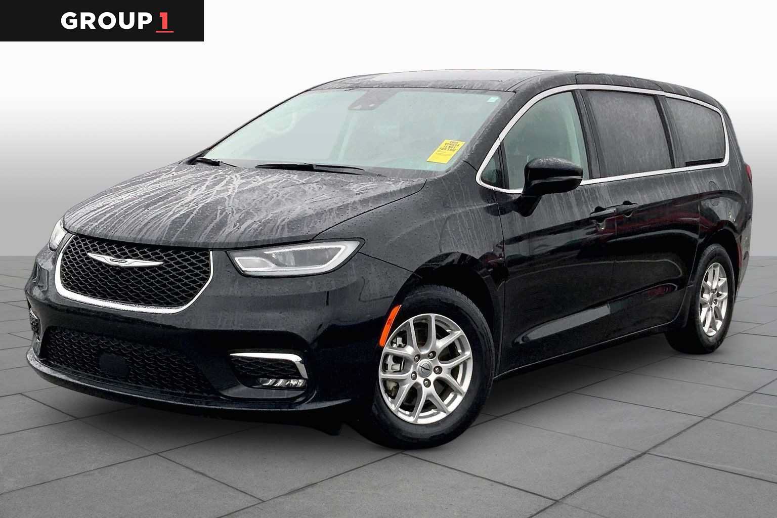Used 2024 Chrysler Pacifica Touring-L FWD image 1