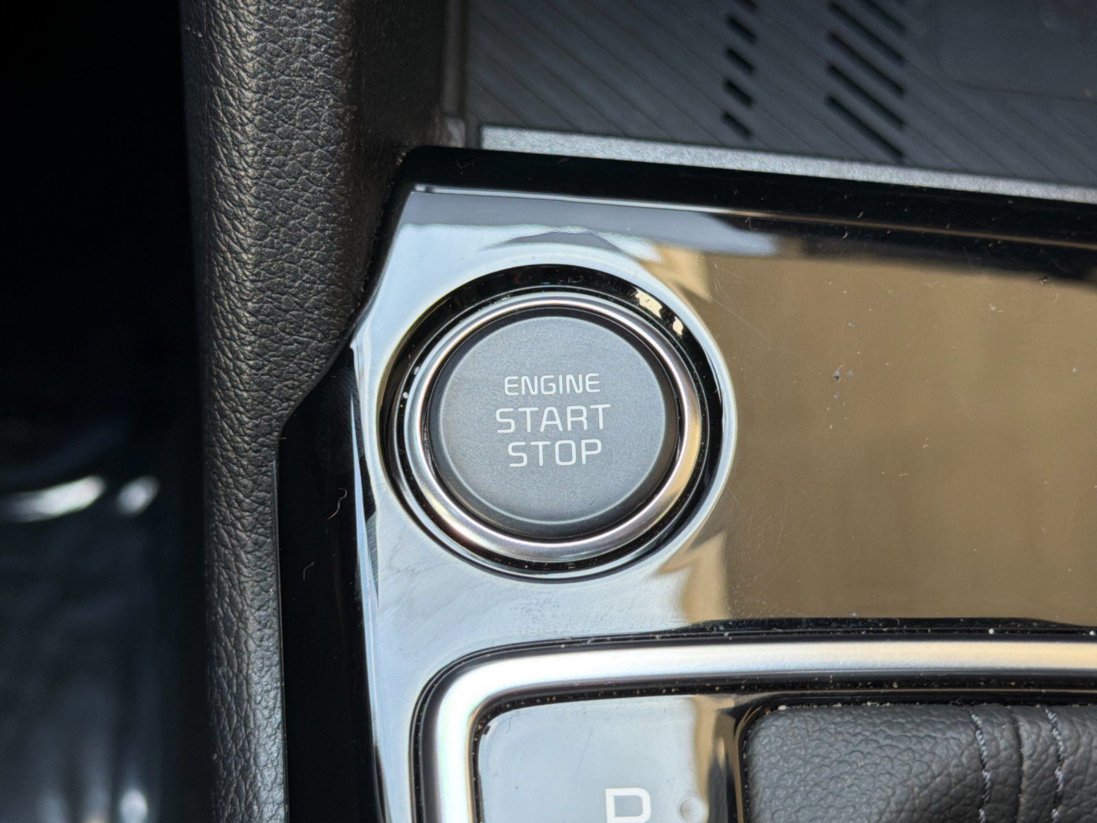 Certified 2025 Kia Sportage X-Pro Prestige AWD/4WD image 31