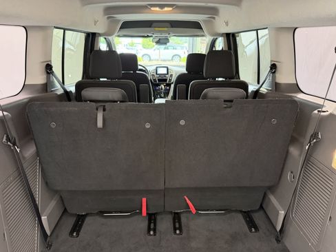 Used 2019 Ford Transit Connect XLT FWD image 5