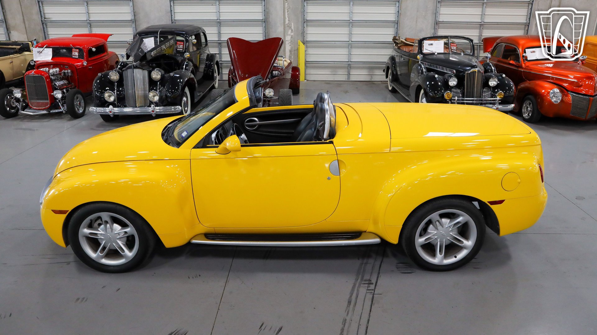 Used 2004 Chevrolet SSR w/ Preferred Equipment Group RWD image 11