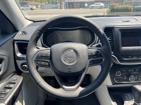 Used 2020 Jeep Cherokee Latitude Plus w/ Comfort/Convenience Group image 21