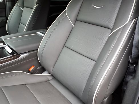 New 2026 Cadillac Escalade ESV Luxury image 15