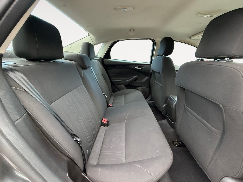 Used 2016 Ford Focus SE FWD image 13