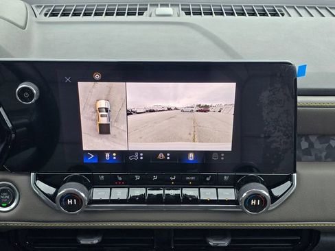 Used 2024 Chevrolet Colorado ZR2 w/ ZR2 Convenience Package III image 37