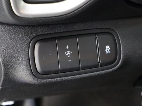Used 2025 Hyundai Venue SEL FWD image 22