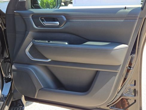 New 2025 Nissan Armada Platinum Reserve image 9