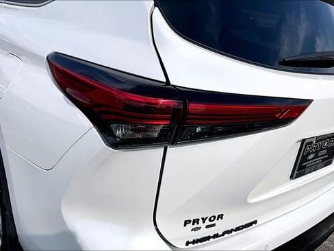 Used 2021 Toyota Highlander Limited image 23